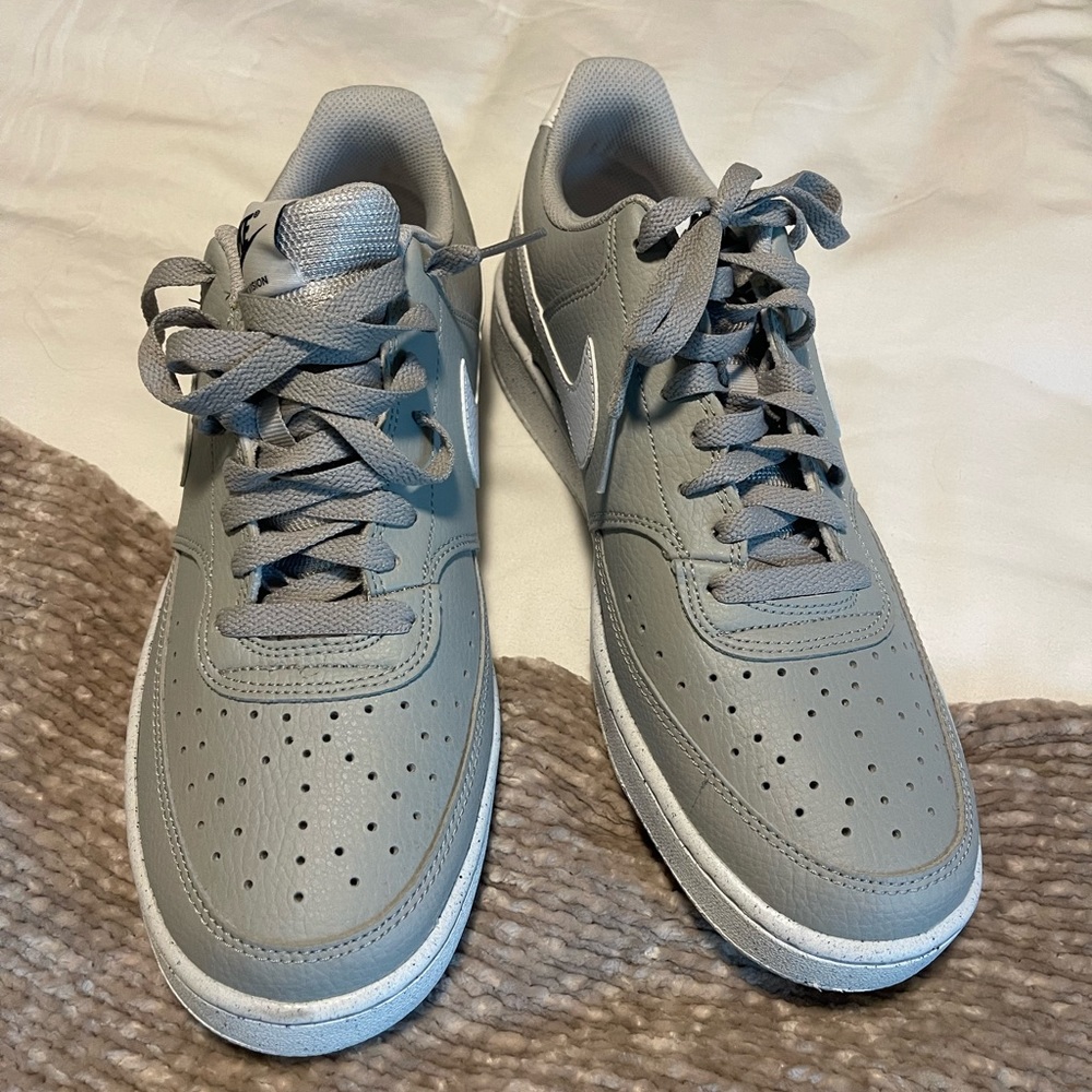 Nike men’s court vision low size 10